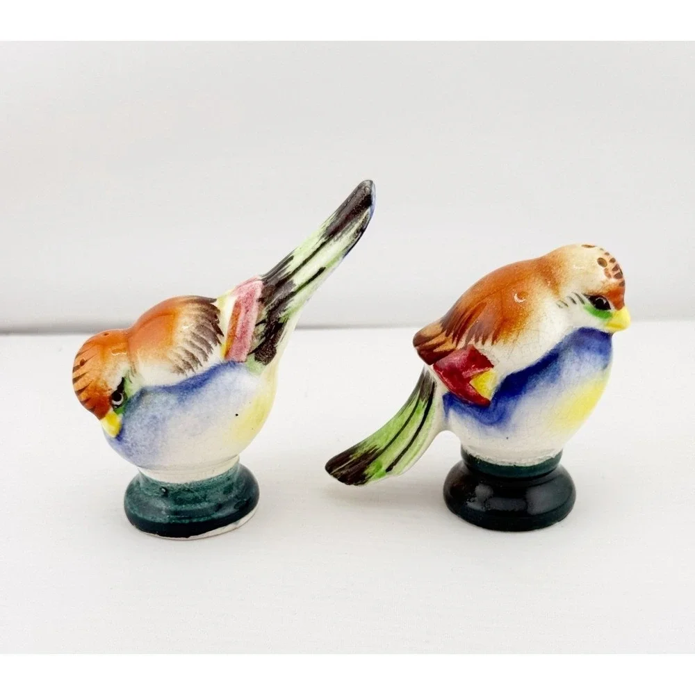 Vintage 1950's-60's Japanese hand painted birds salt & pepper shakers.